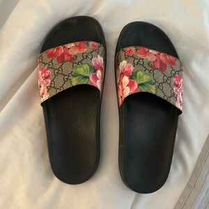 Gucci slides floral size 8